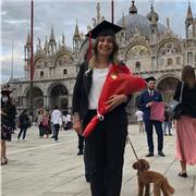 Studentessa di scienze della formazione primaria, laureata in commercio estero, con esperienza pluriennale nelle ripetizioni